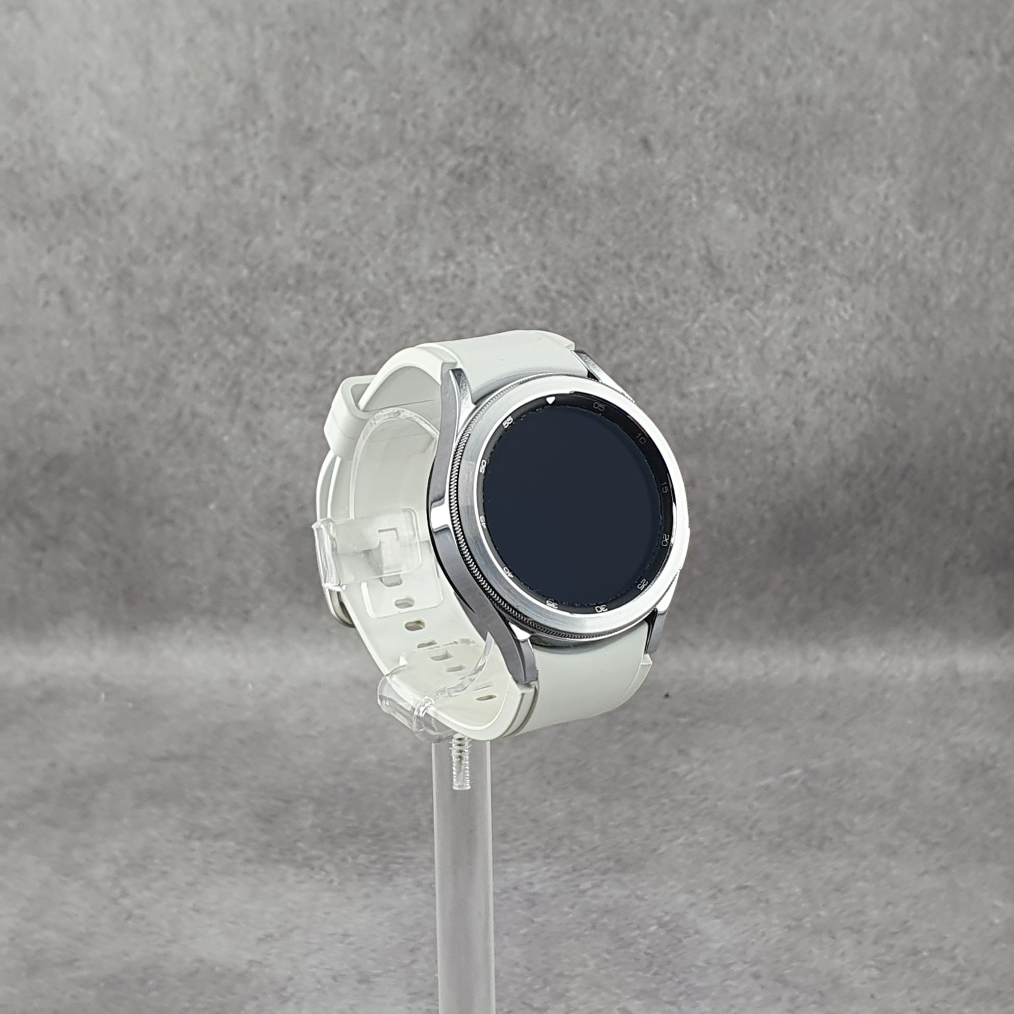 Samsung Galaxy Watch4 Classic - Фото