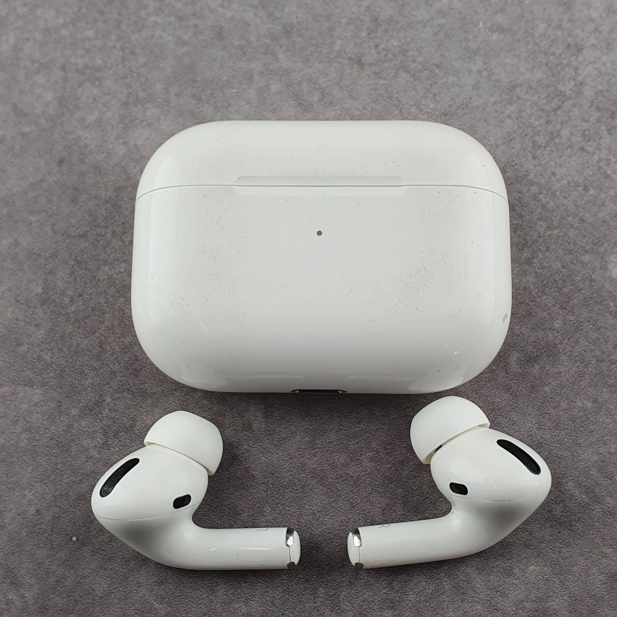Apple AirPods Pro - Фото