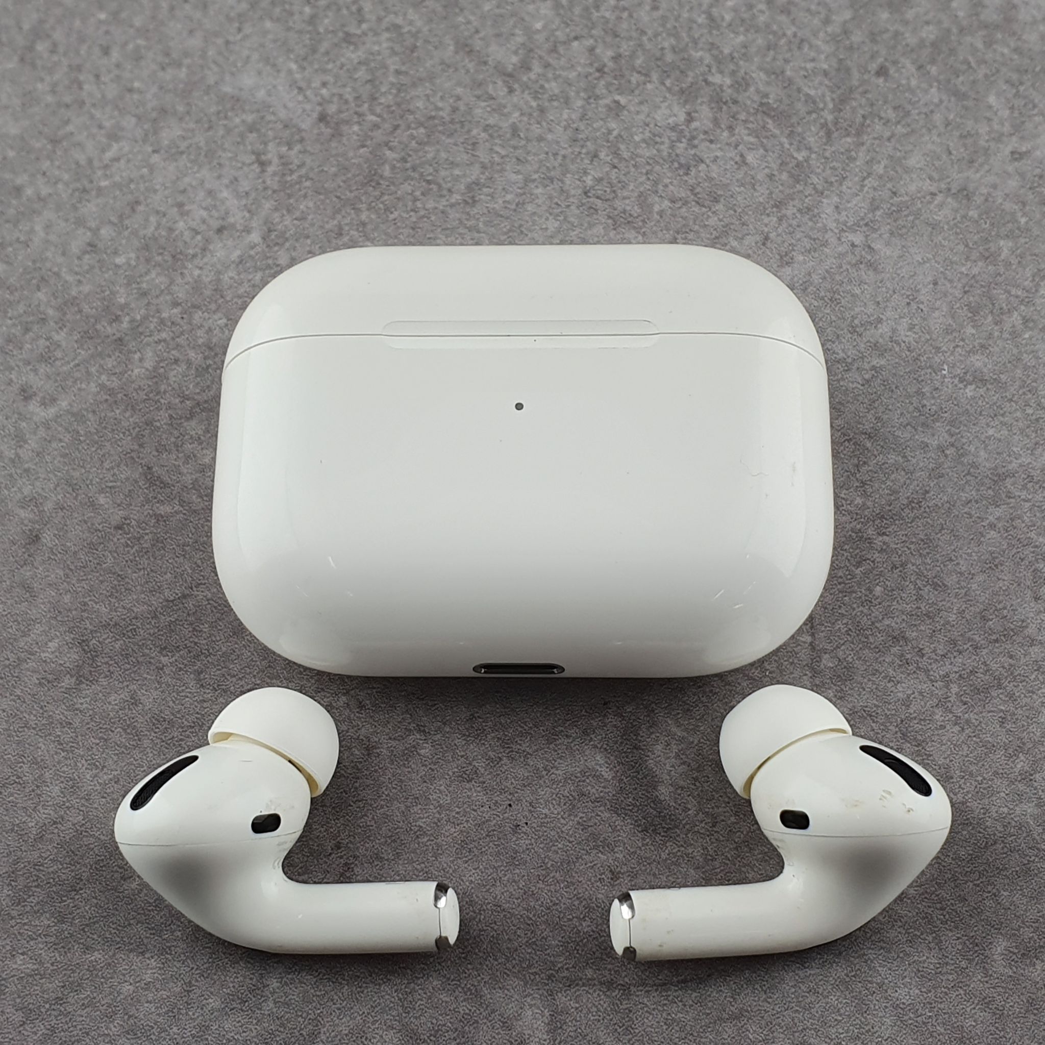Apple AirPods Pro - Фото