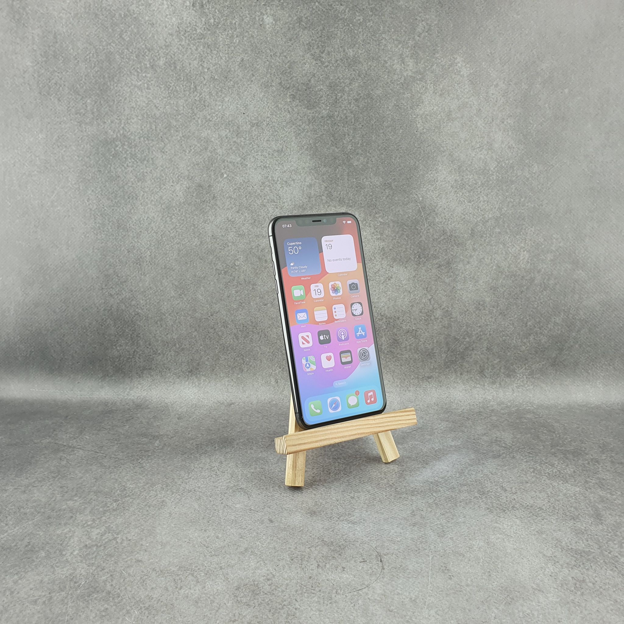 Apple iPhone 11 Pro Max - Фото
