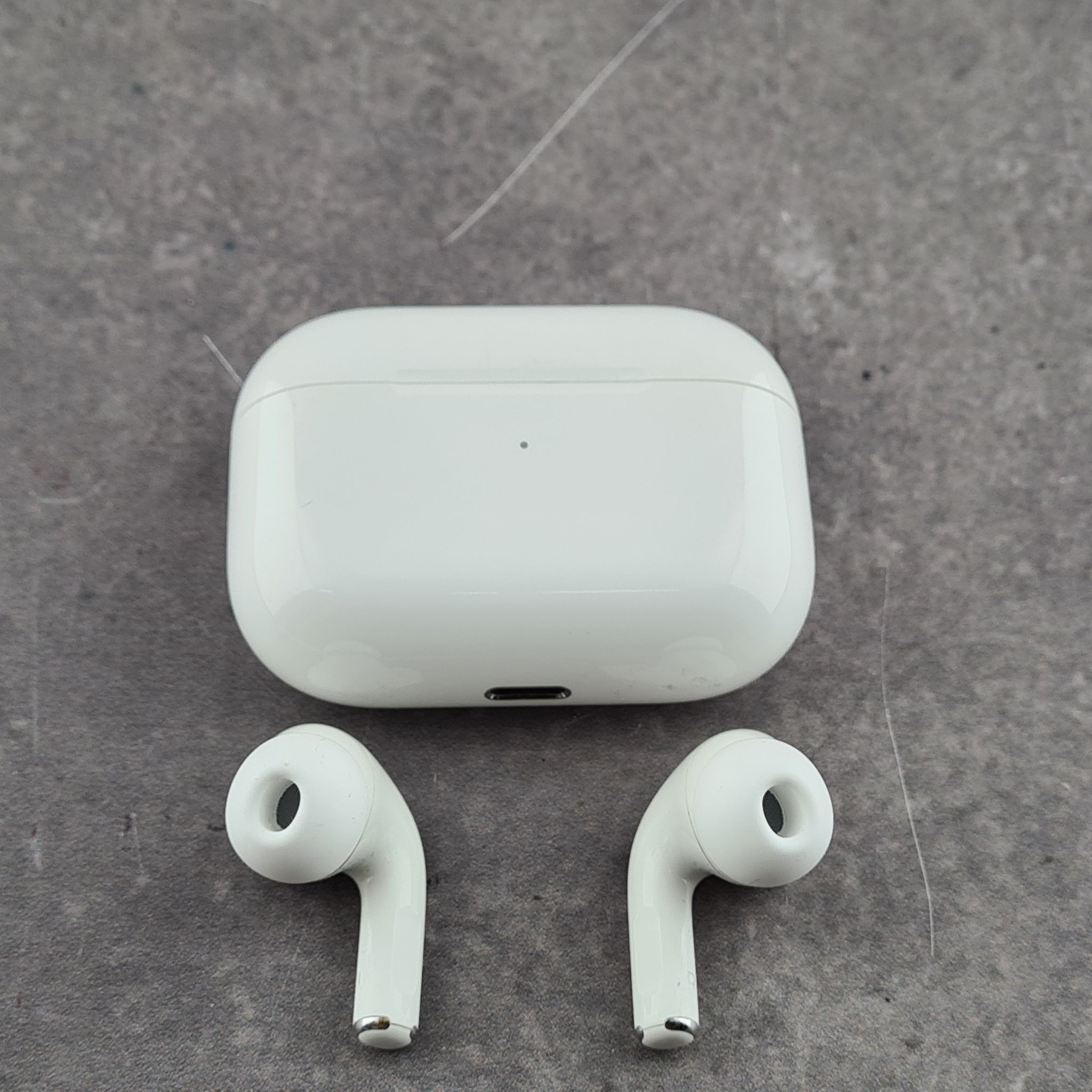 Apple AirPods Pro - Фото