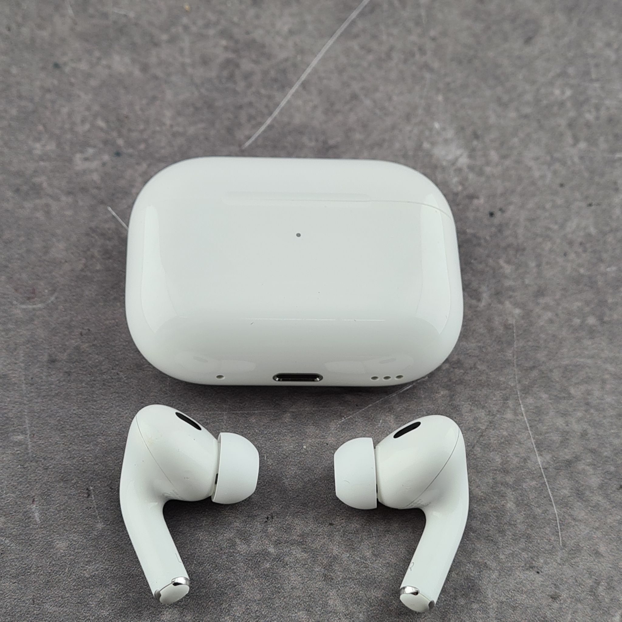 Apple AirPods Pro - Фото