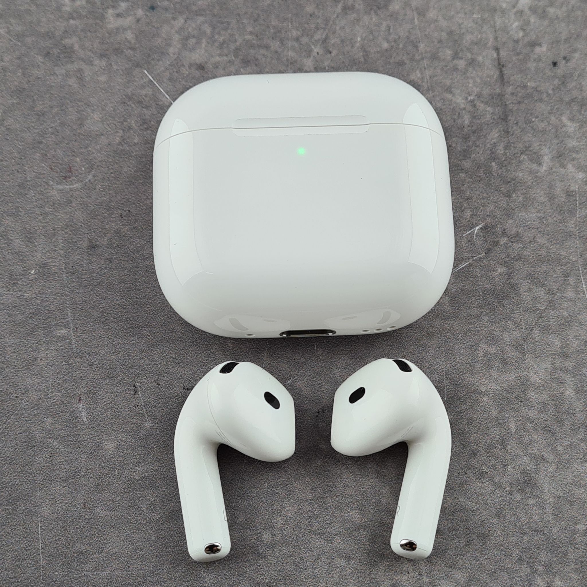 AirPods 4 - Фото